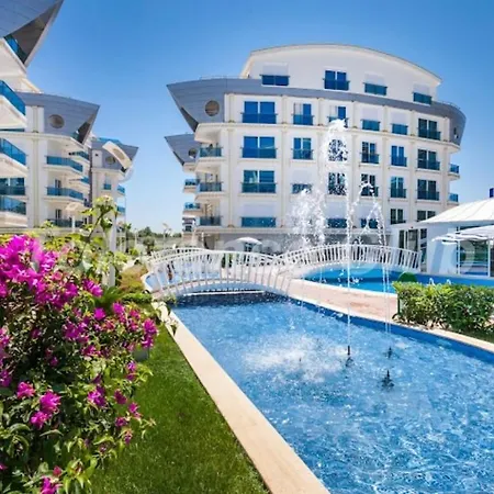 Orman Ve Deniz Manzarali Luks 3+1 Appartement